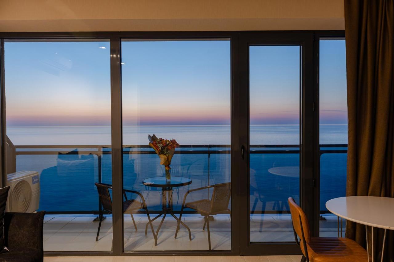 The Spot Apartments - Orbi Beach Tower Batumi Eksteriør bilde
