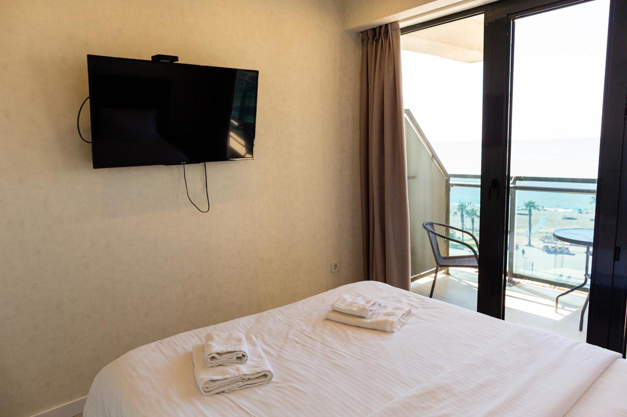 The Spot Apartments - Orbi Beach Tower Batumi Eksteriør bilde